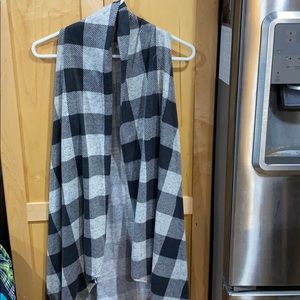 Sleeveless plaid cardigan